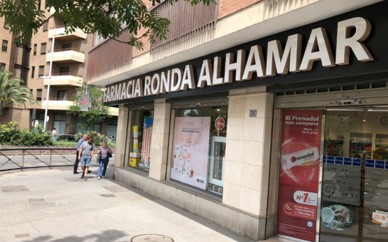 Fachada de la farmacia Ronda Alhamar