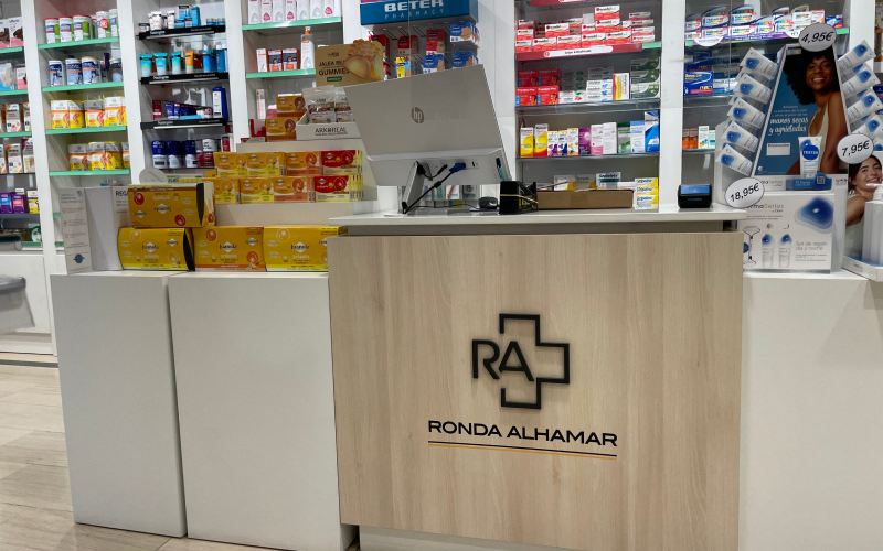 Mostrador de la farmacia Ronda Alhamar